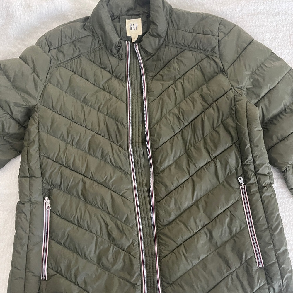 Gap puffer jacket - size L